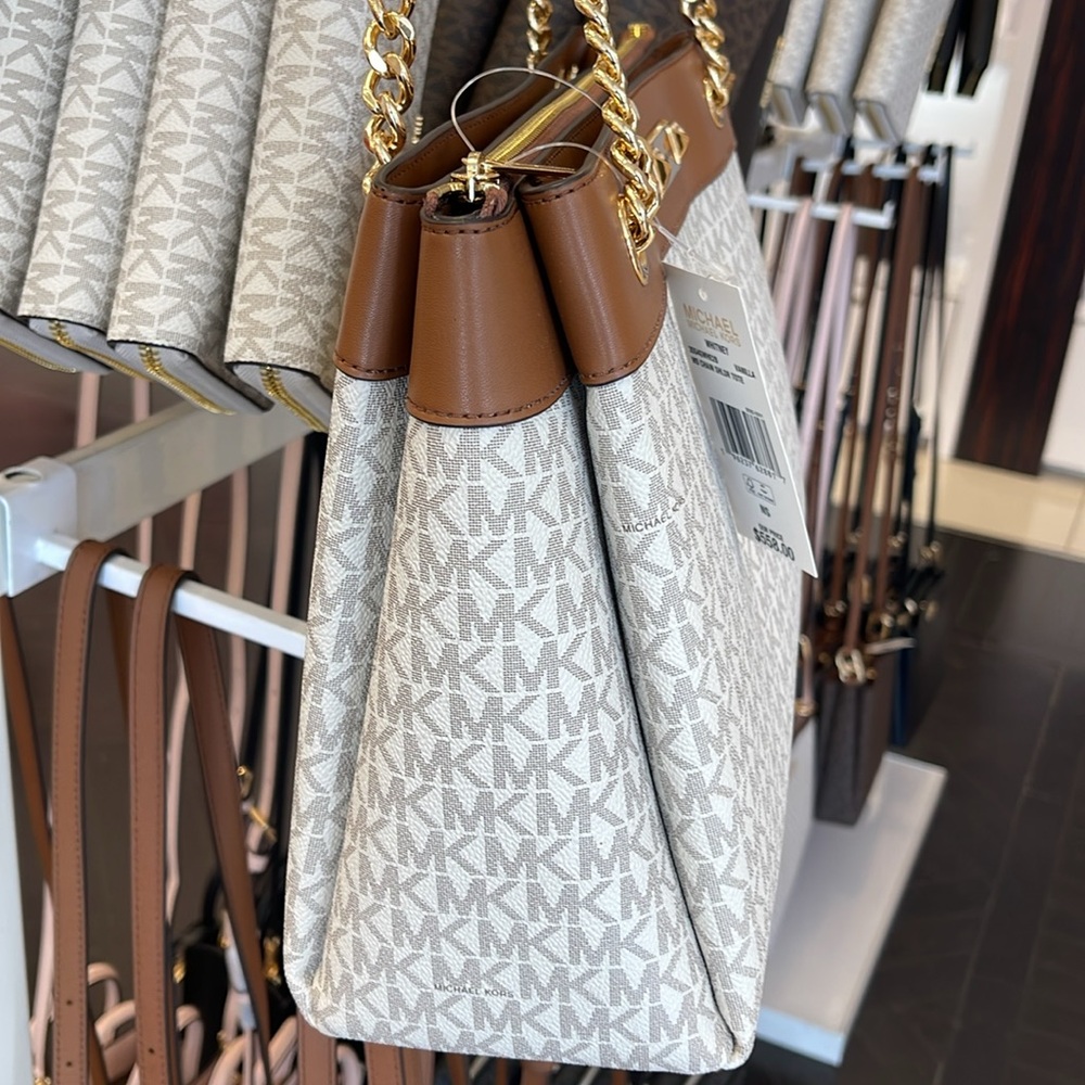 Michael Kors Whitney Medium Signature Logo Tote Bag
Vanilla
NWT - Picture 3 of 16